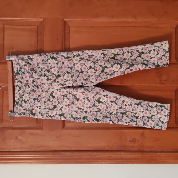 Daisy Chain High Waisted battle pants capris from Blackmilk - Picture 2 of 7